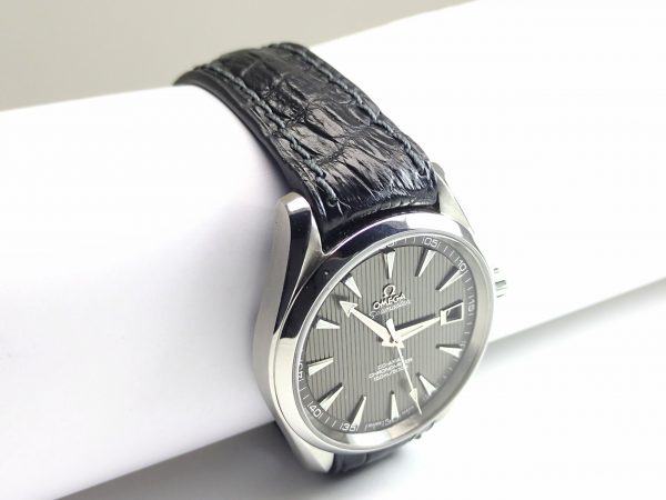 Ремешок на Omega Aqua Terra из кожи крокодила.